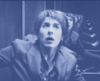 Nach einem Unfall erwacht die gescheiterte Schauspielerin Maria Aliki in einer traumhaften Zwischenwelt – und spielt dort all die Leben, die sie nie gelebt hat.